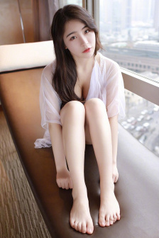 美女脱内衣